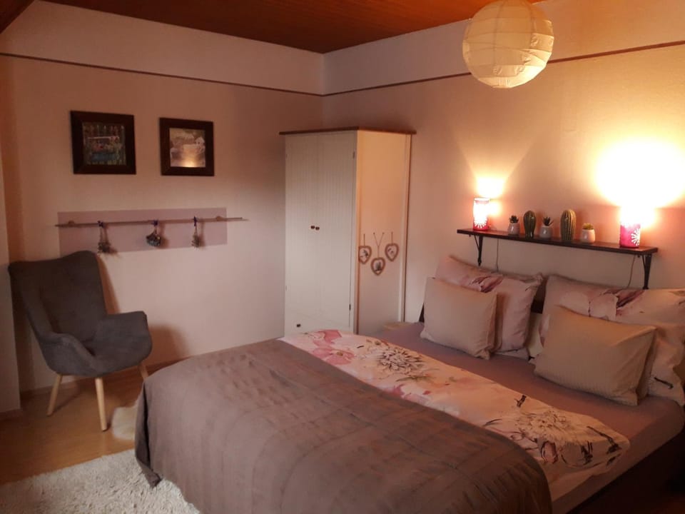 Photo of the whole room, Bedroom