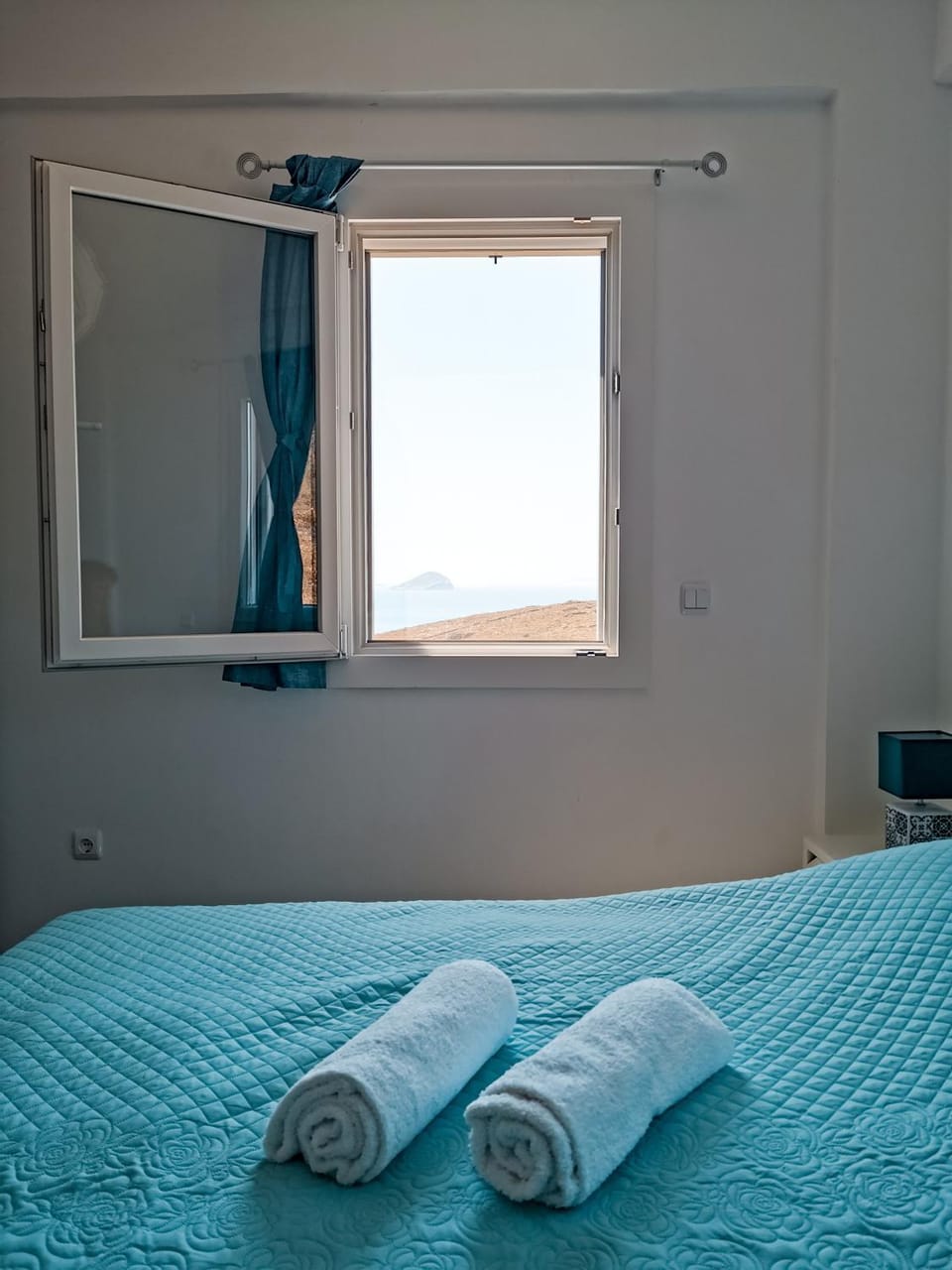 Bed, Bedroom, Sea view