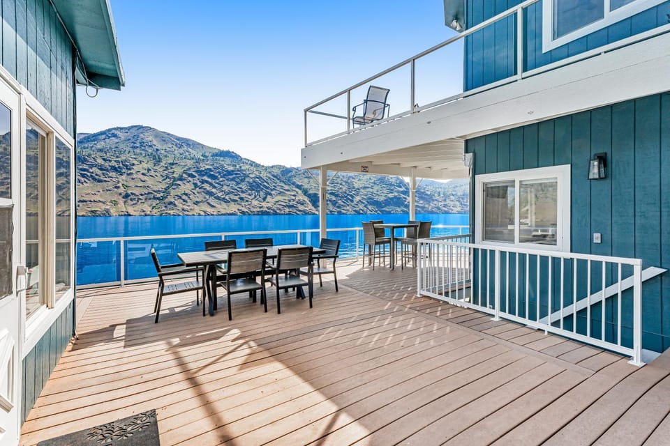 Waterfront Wonderland House in Lake Chelan