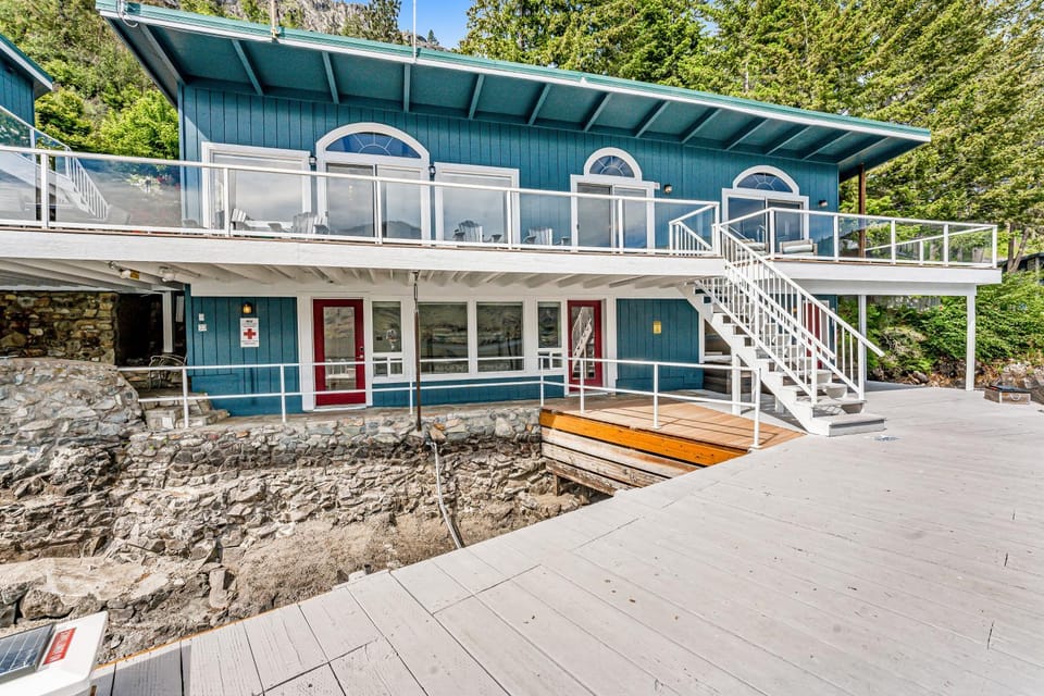 Waterfront Wonderland House in Lake Chelan