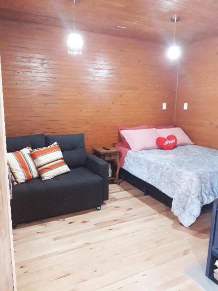 Bed, Living room, Photo of the whole room, Seating area