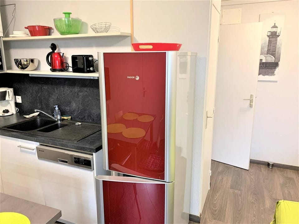 Appartement rénové, bien équipé à 500m de la plage de Trestrignel et du centre-ville de Perros-Guirec - FR-1-368-241 Apartment in Perros-Guirec
