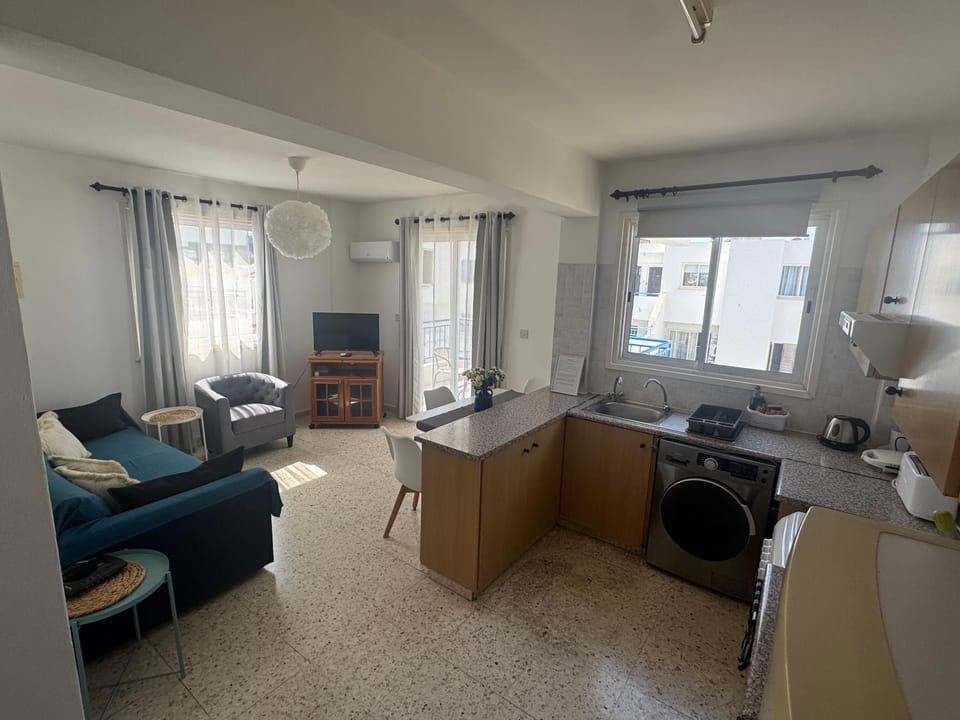 Kitchen or kitchenette, Living room, Dining area