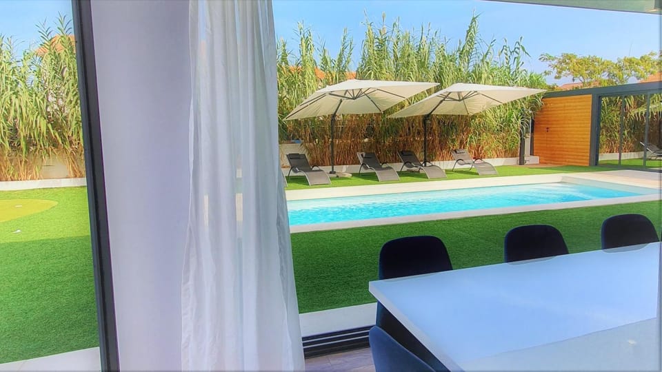 Patio, Day, Garden, Garden view, Pool view, Swimming pool, sunbed