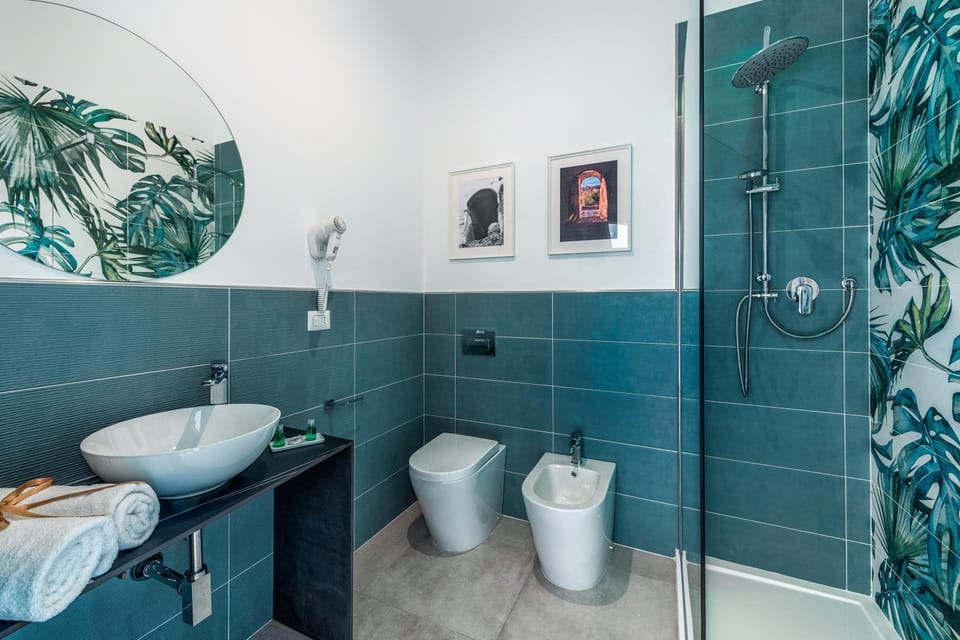 Toilet, Bathroom, TV and multimedia