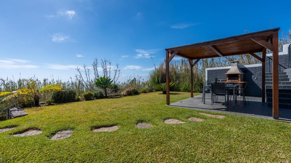 Casa da Felicidade by LovelyStay House in Madeira District