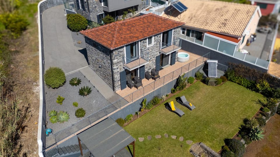 Casa da Felicidade by LovelyStay House in Madeira District