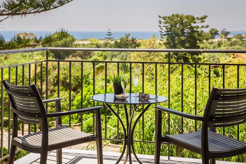 Mountain view, Sea view