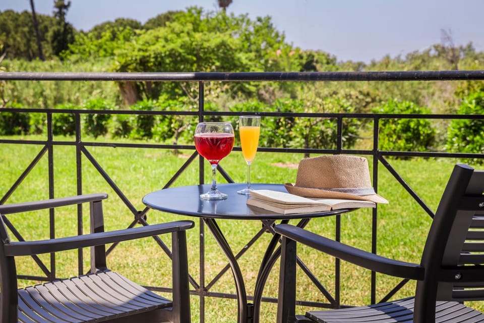 Coffee/tea facilities, Balcony/Terrace, Inner courtyard view