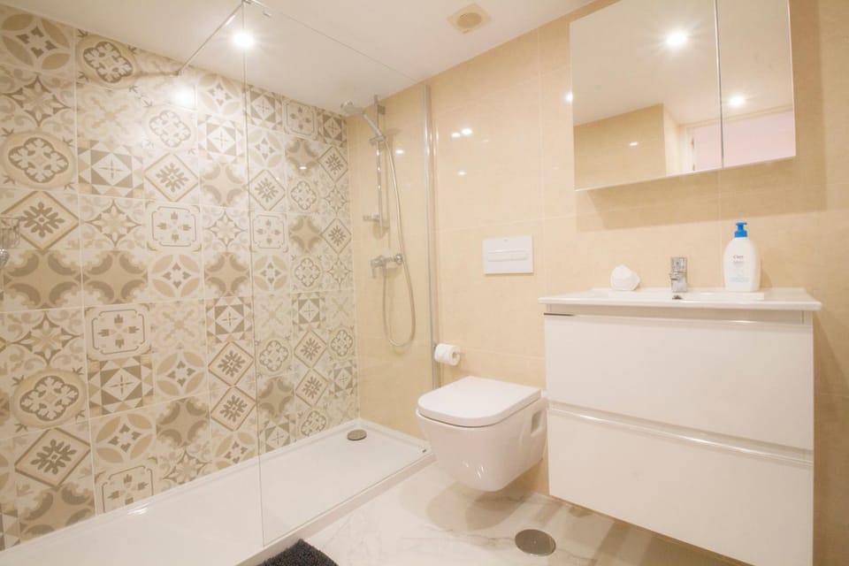Shower, Toilet, Bathroom
