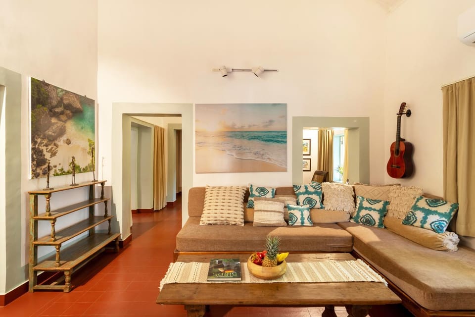 Day, Living room, Photo of the whole room, Seating area