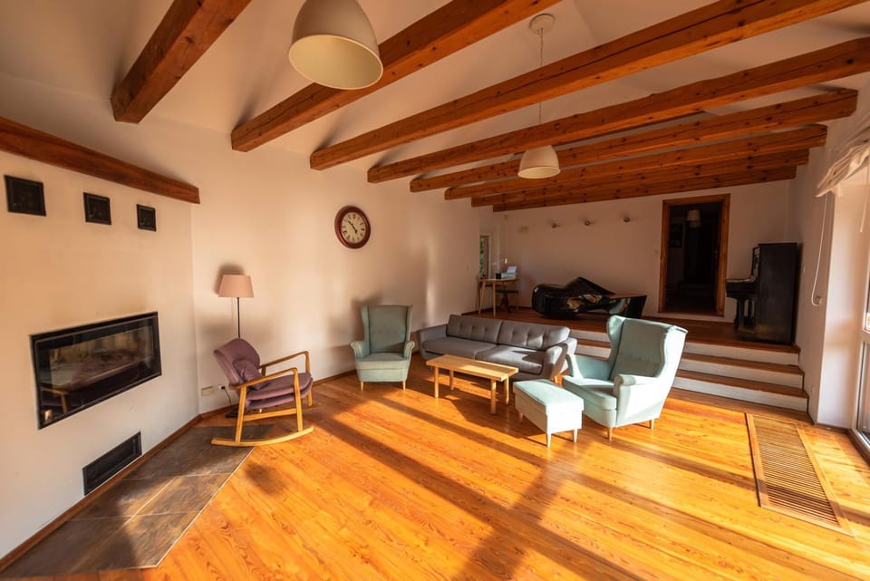 Communal lounge/ TV room, Balcony/Terrace