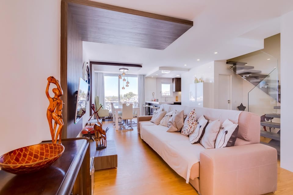 Communal lounge/ TV room, Living room