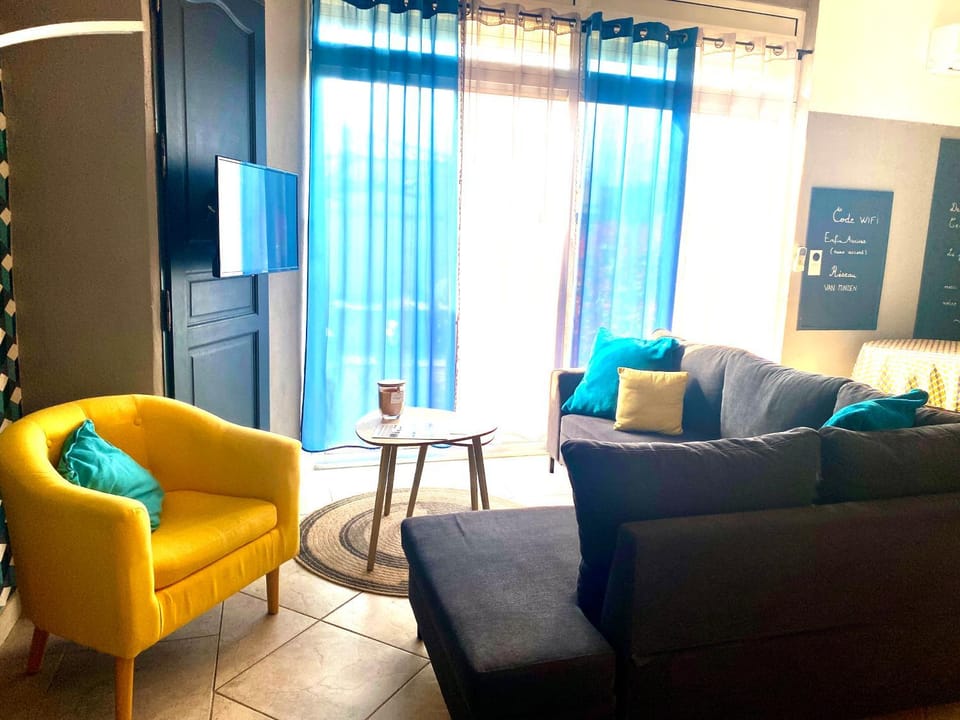 Living room, Decorative detail, Lunch