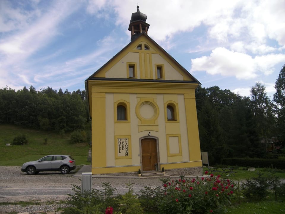 Facade/entrance, Off site