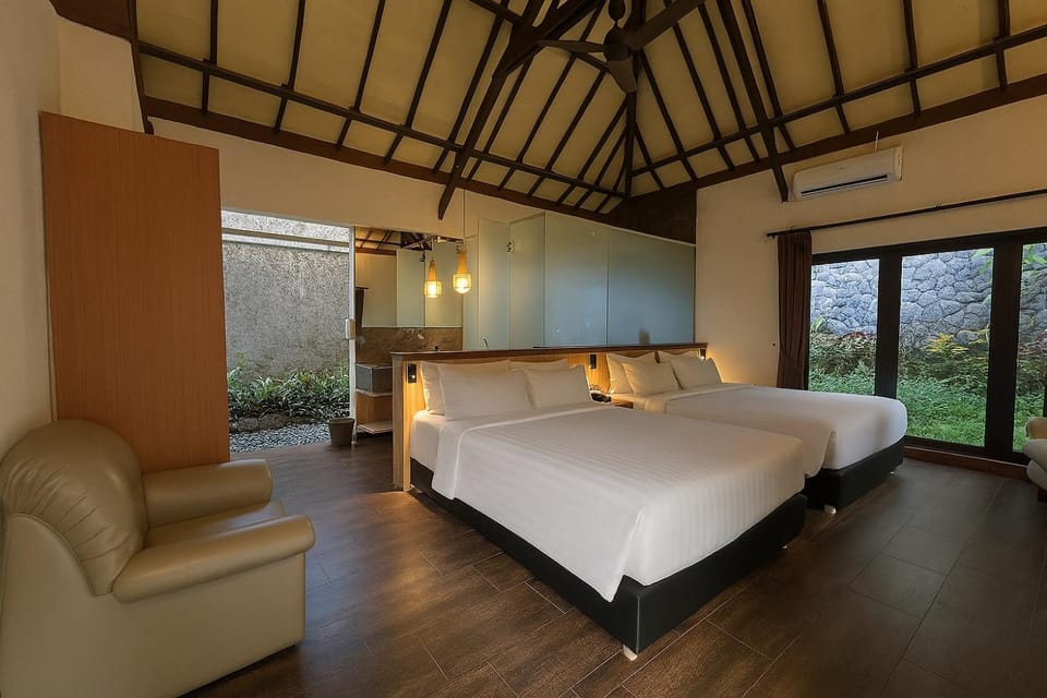 Photo of the whole room, Seating area, Bedroom