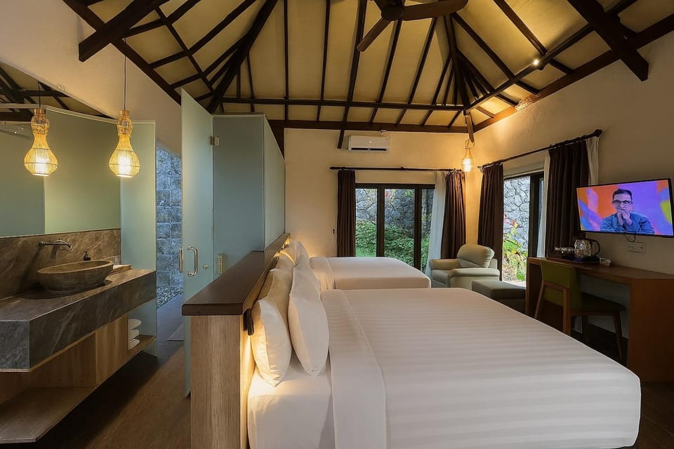 Communal lounge/ TV room, TV and multimedia, Seating area, Bedroom