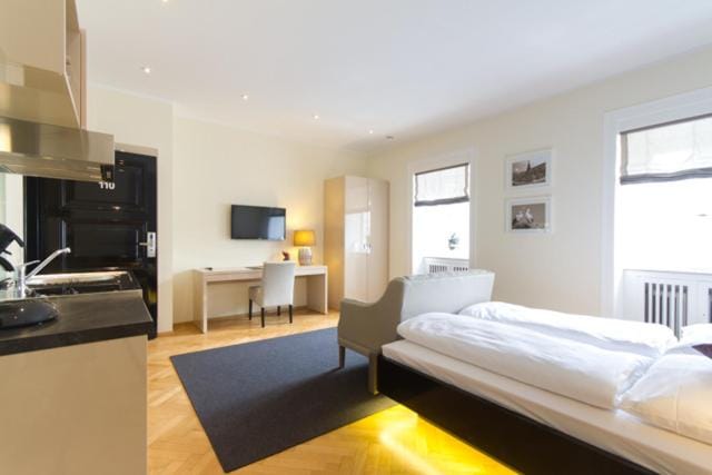 Kitchen or kitchenette, Photo of the whole room, Seating area, Bedroom