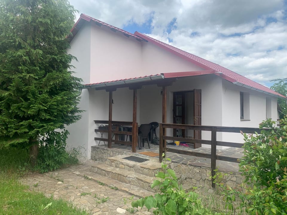 CABANA CU MESTECENI Varatec House in Romania