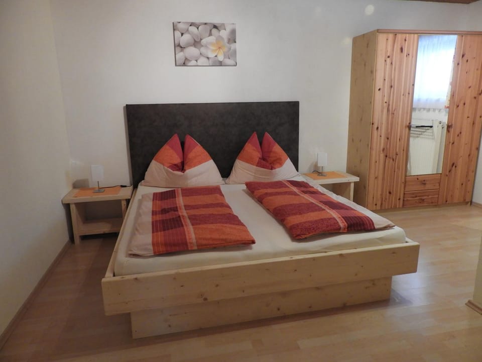 Photo of the whole room, Decorative detail, Bedroom
