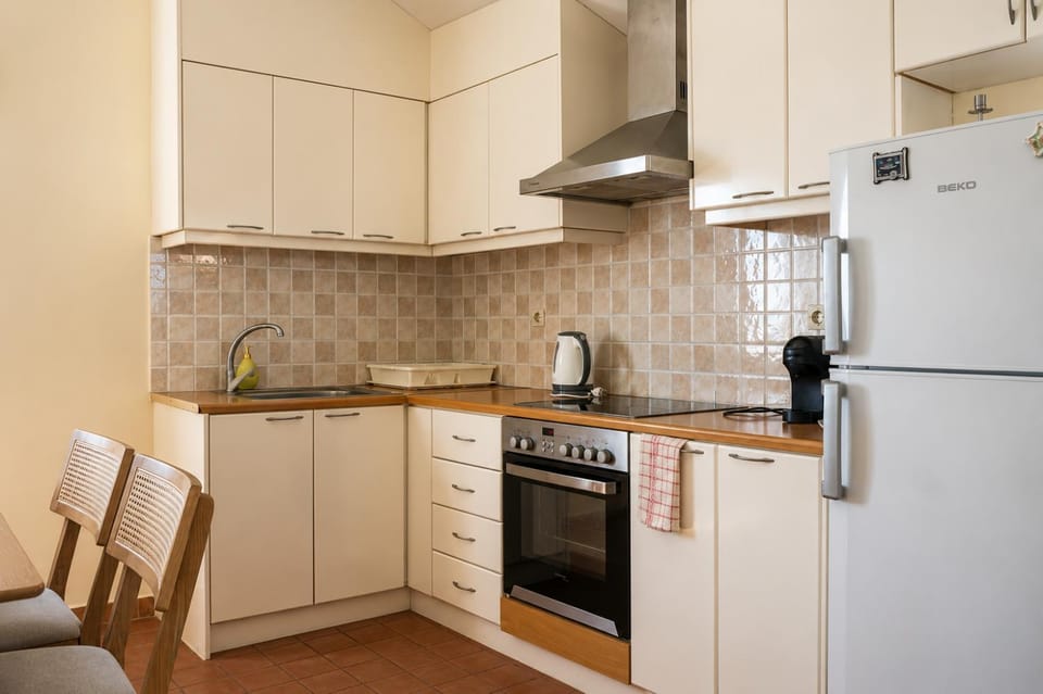 Kitchen or kitchenette, Dining area, kitchen