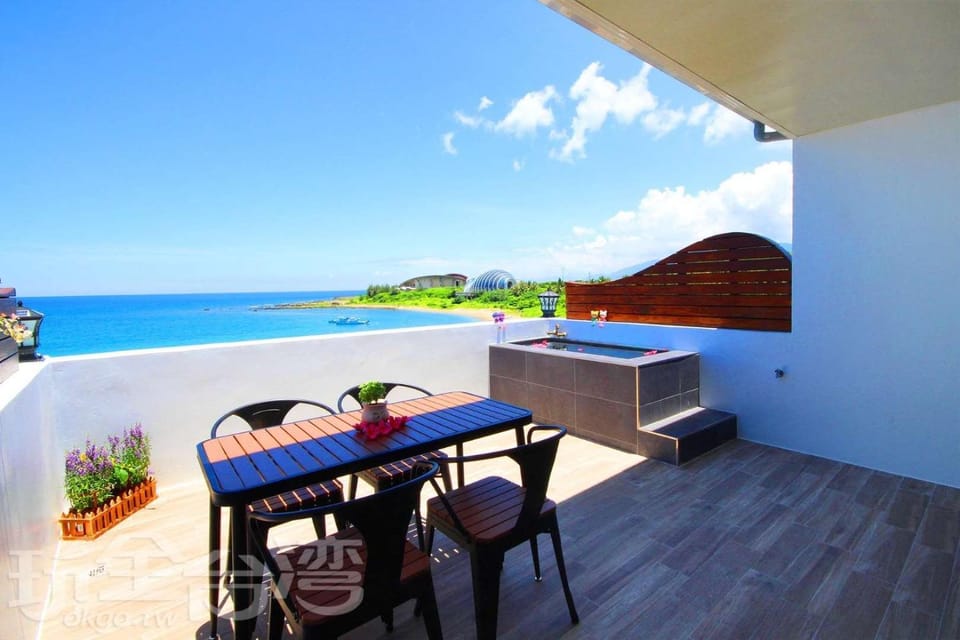Patio, Balcony/Terrace, Pool view, Sea view