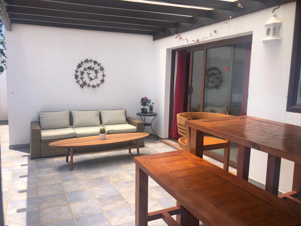 Lounge or bar, Seating area, Dining area