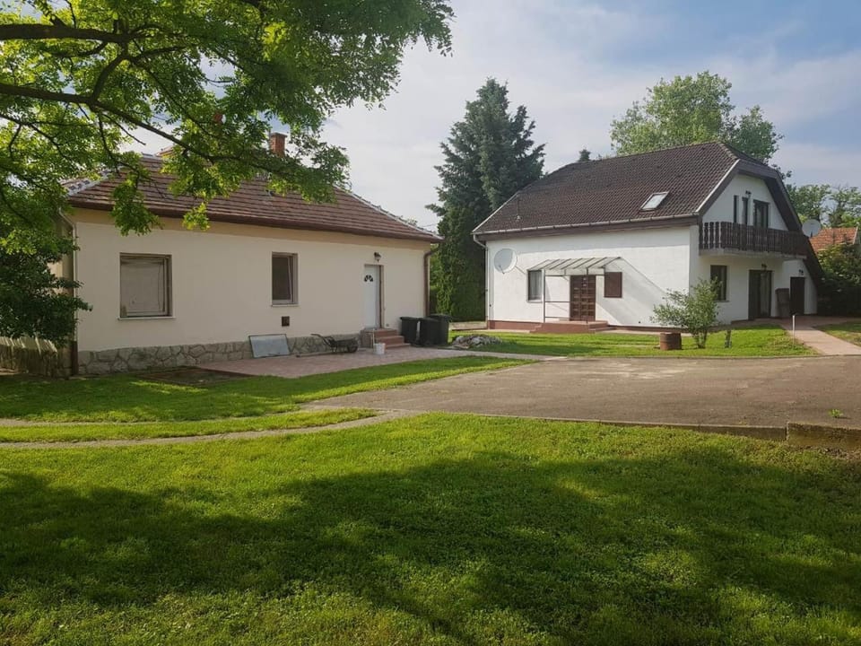 Property building, Neighbourhood, Natural landscape, Garden