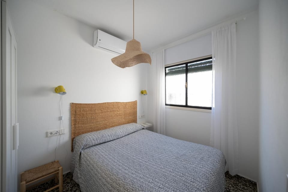 Bed, Photo of the whole room, Bedroom, wardrobe, air conditioner