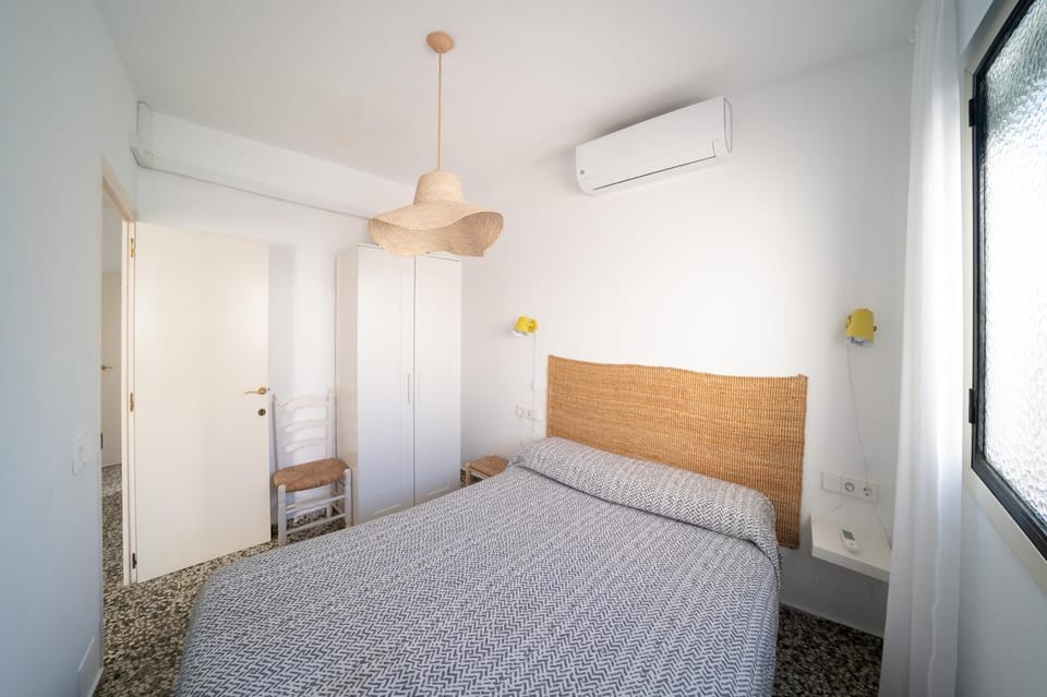 Bed, Photo of the whole room, Bedroom, wardrobe, air conditioner