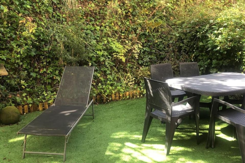 Patio, Garden, Garden view, sunbed