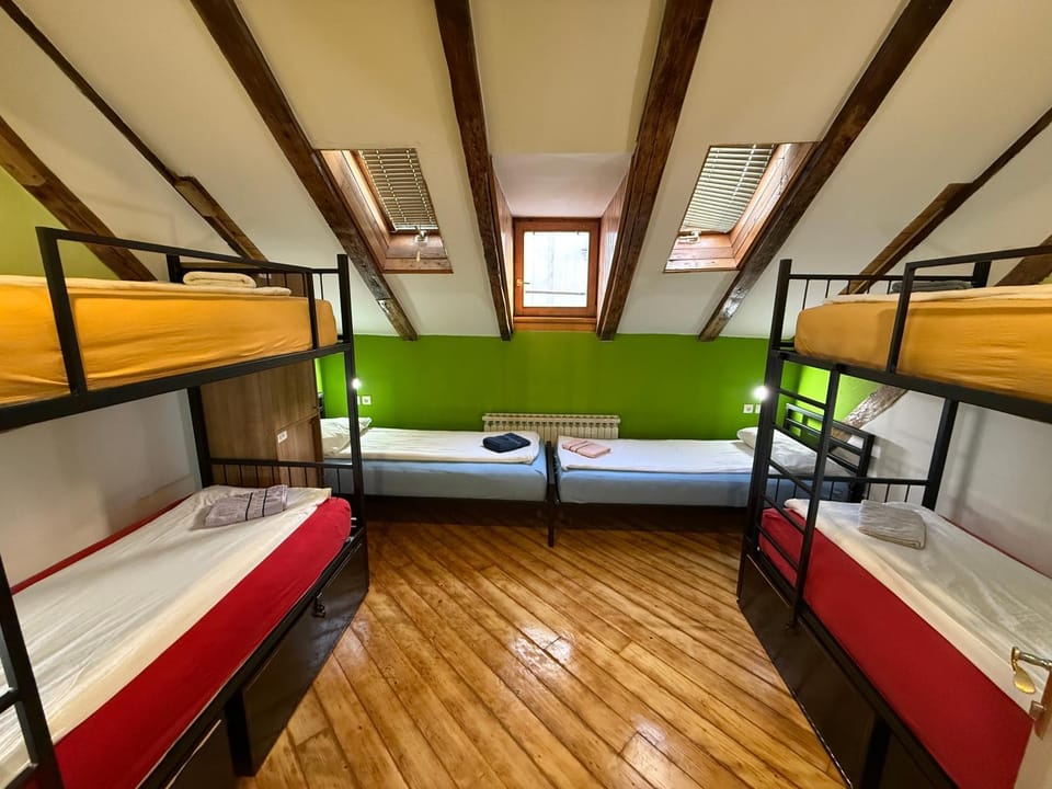 Bed, Bedroom, bunk bed
