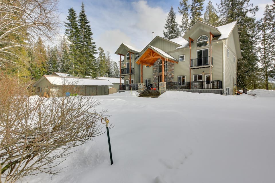 Expansive Group Lake House w/ Private Hot Tub! House in Idaho