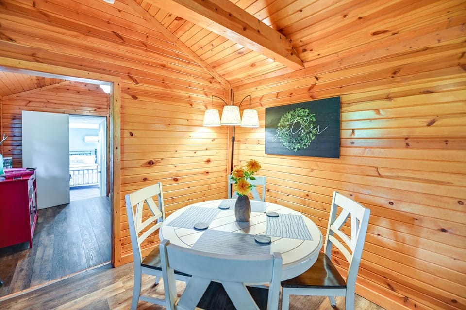 ‘Our Lakeside Retreat’ w/ Deck on Lake Herrington! House in Kentucky