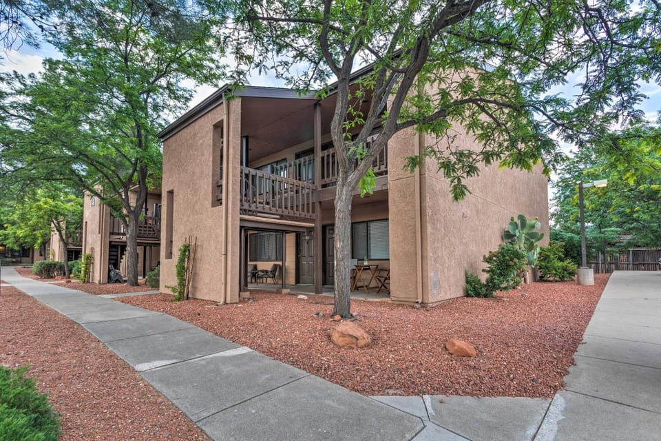 Pool Access & Private Deck: Condo in Sedona House in Village of Oak Creek