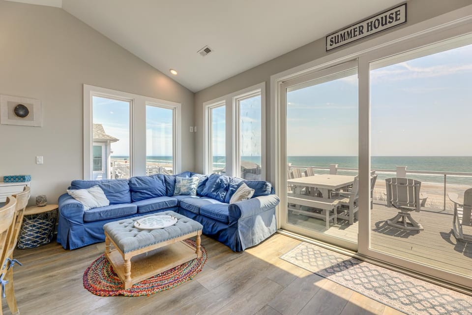 Beachfront Oasis w/ 2 Large Decks, BBQ & Views! House in Topsail Beach