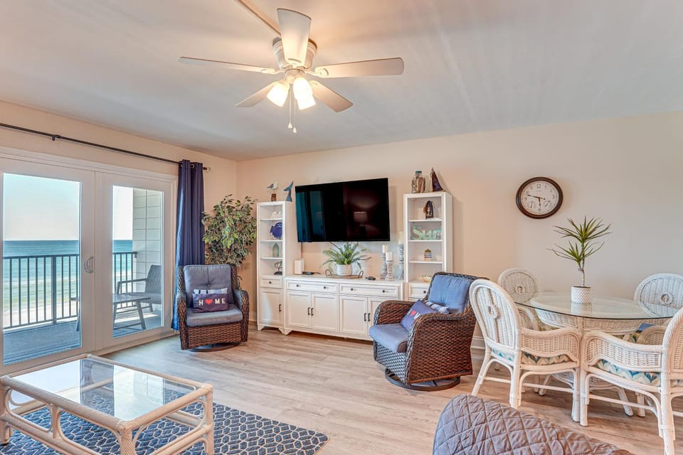 Oceanfront PCB Condo: Steps to Private Beach! House in Lower Grand Lagoon