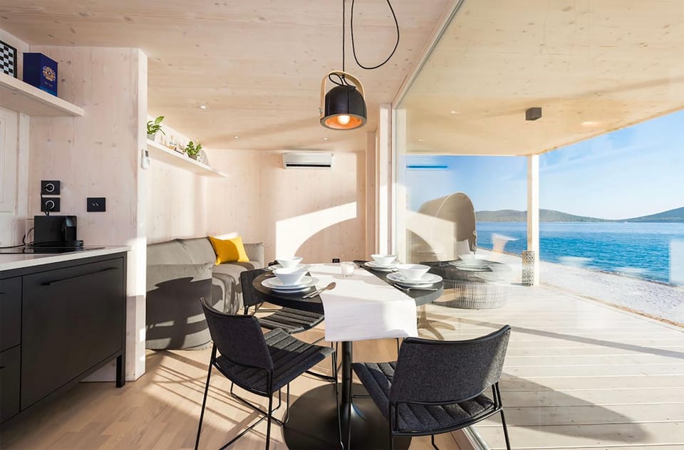 View (from property/room), Kitchen or kitchenette, Living room, Dining area, Sea view
