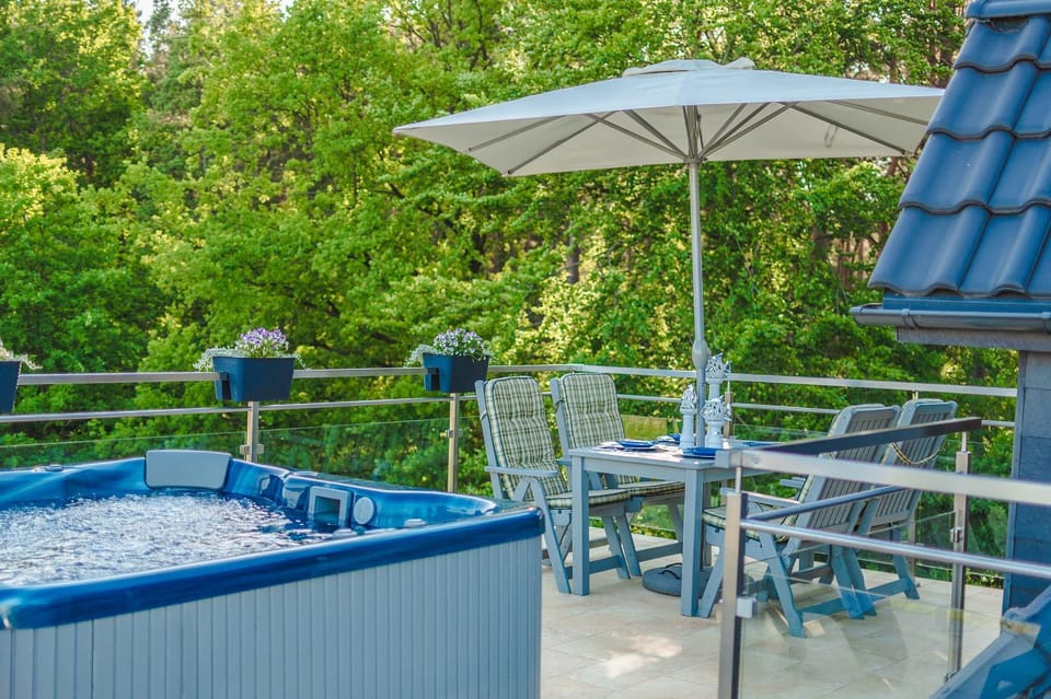 Hot Tub, Balcony/Terrace, Entertainment