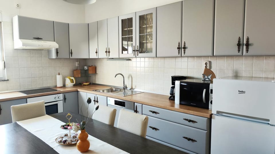 Apartment Jardin with free cowered parking House in Zadar