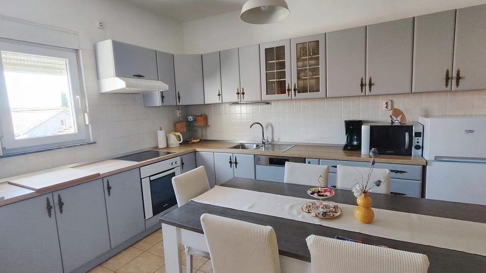 Apartment Jardin with free cowered parking House in Zadar