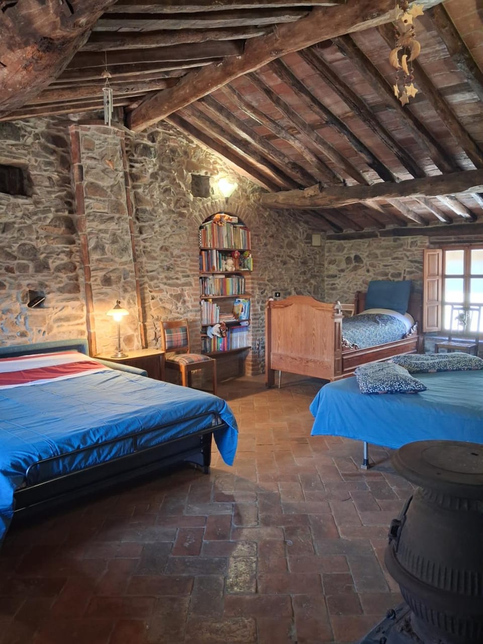 Photo of the whole room, Bedroom
