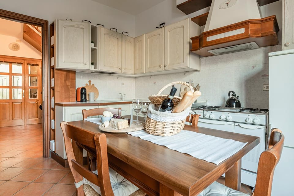Kitchen or kitchenette, Dining area, dishwasher, microwave, oven, pet friendly, stove, toaster