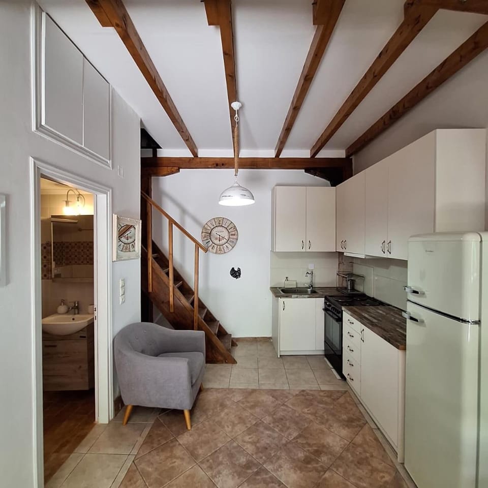 Bathroom, Kitchen or kitchenette, oven, stove