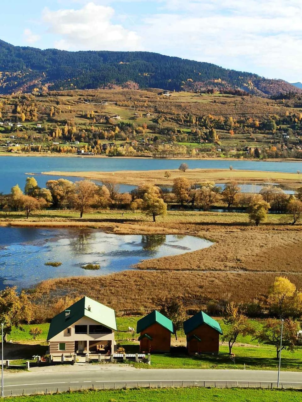Holiday House by The Lake House in Montenegro