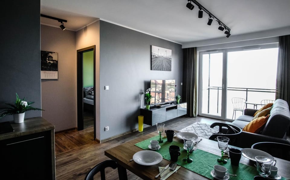 View (from property/room), Living room, Dining area, City view, Landmark view, River view