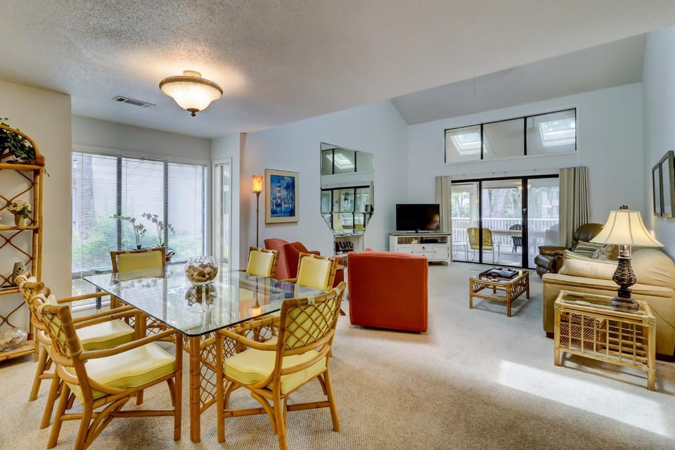 Near the Beach!! Great location and great views!! Bikes & Beach Gear included House in Hilton Head Island