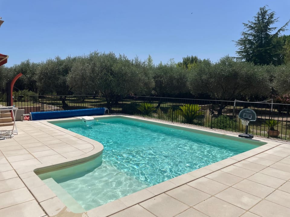La Clastre location d'un studio avec piscine et clim près d'Uzès Vacation rental in Provence