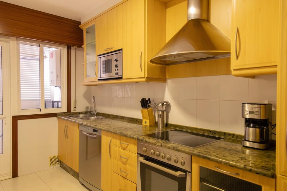 Coffee/tea facilities, Kitchen or kitchenette, dishwasher, oven, pet friendly, stove, toaster