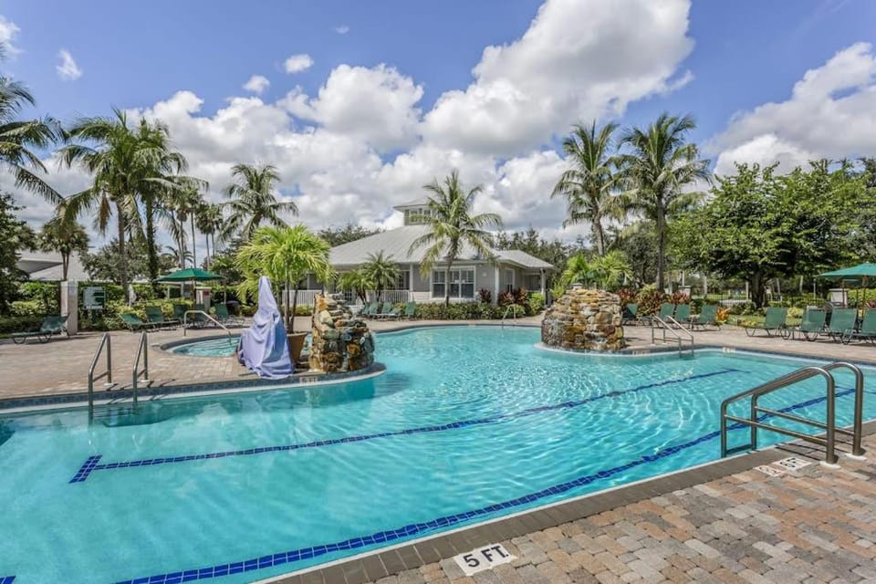 Green Link Paradise House in Lely Resort